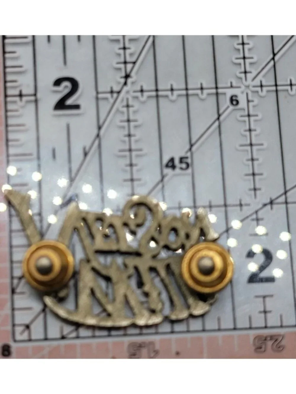 Willie Nelson Hat Pin Vintage 1980s Fan Collectors Piece Textured Silver Tone - Picture 5 of 5